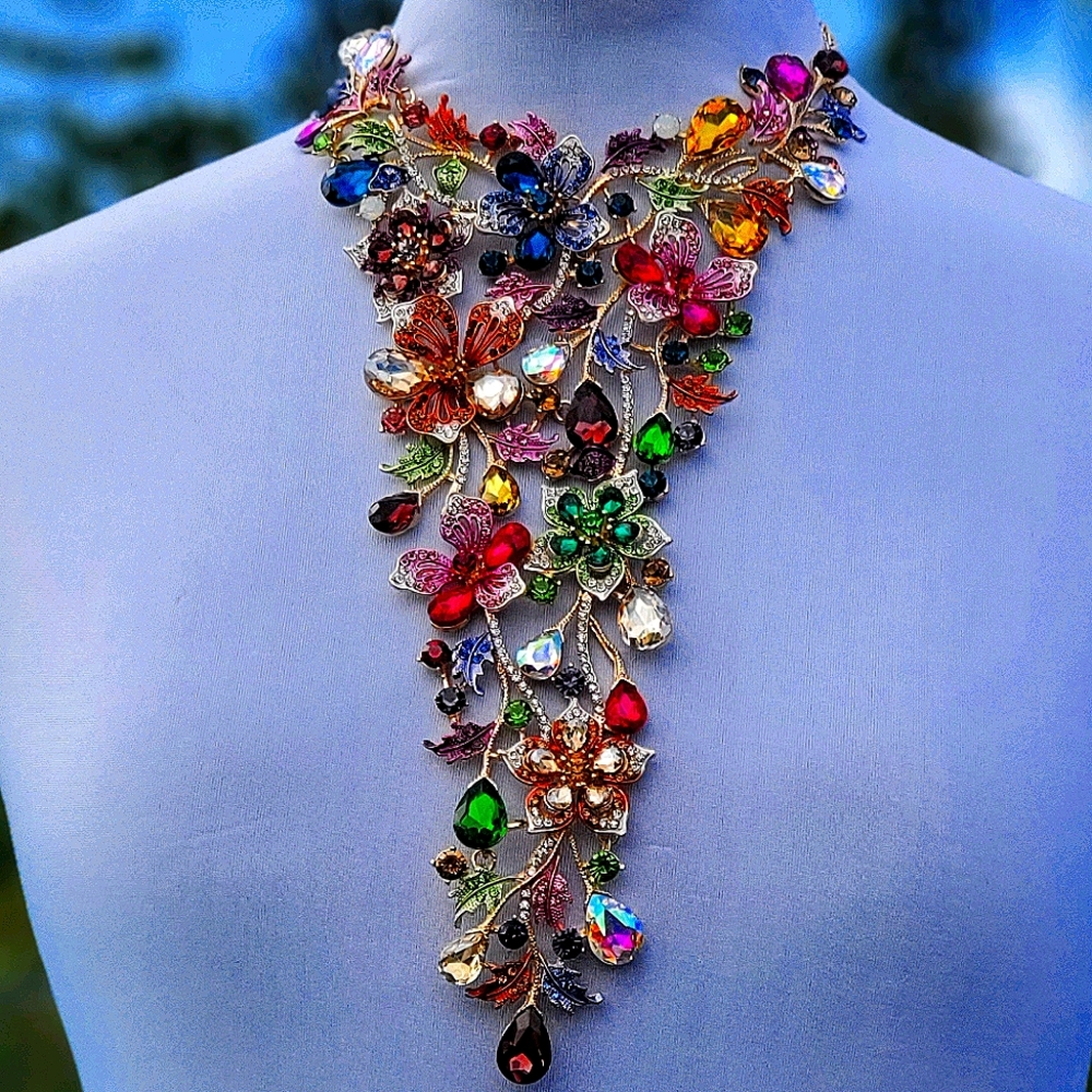 NWT Christian Siriano Crystal Bib Necklace - Picture 12 of 16
